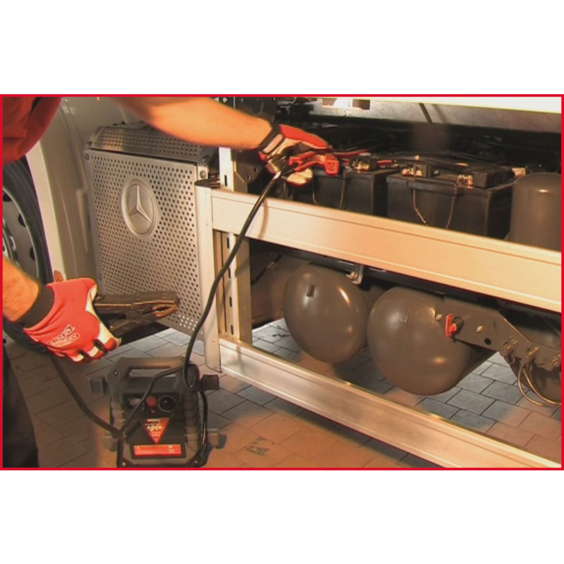 KS Tools 12V/24V Bat.-Booster mobiles Starthilfegerät 1400 A
