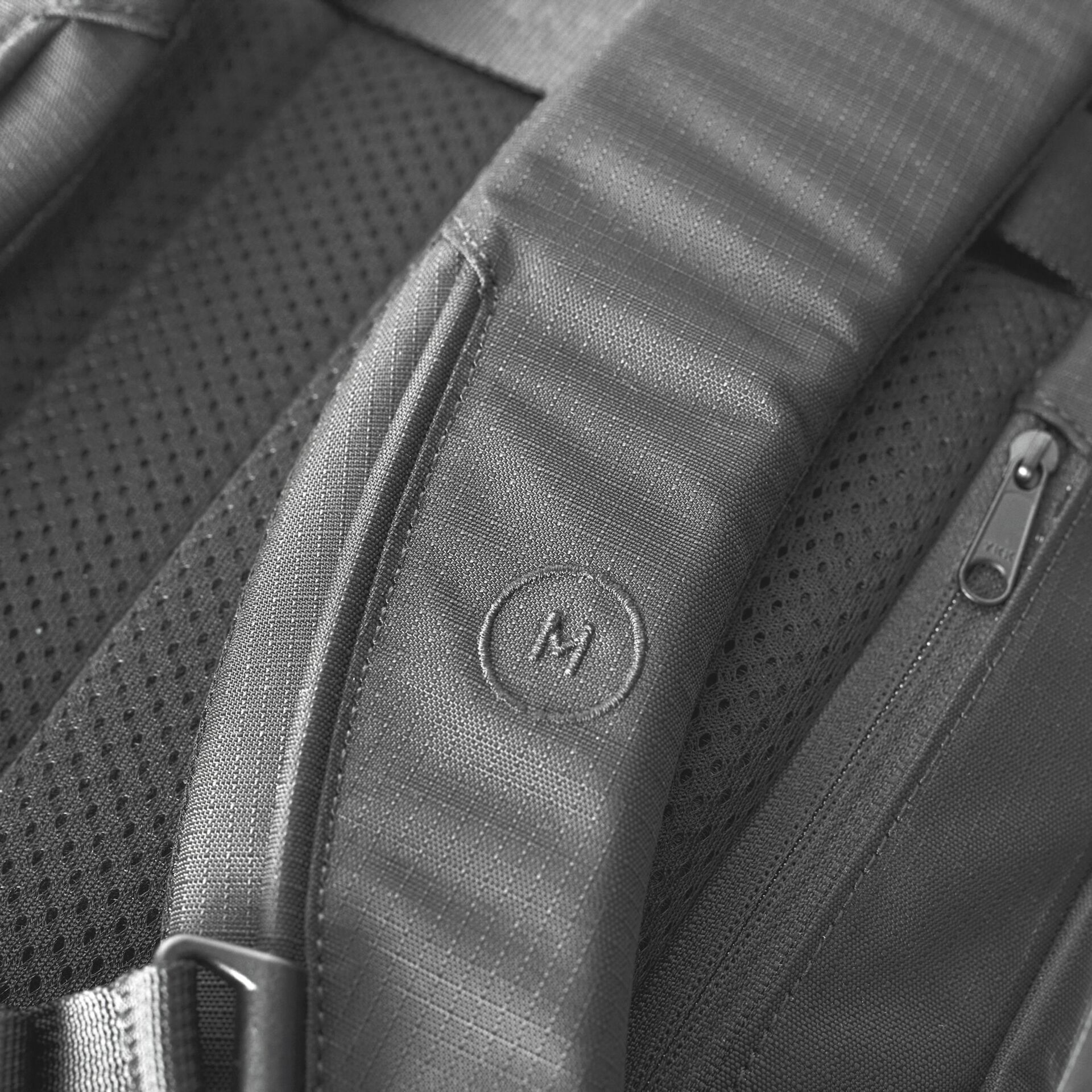 Moment Everything Travel Pack Weekender 28L Grey